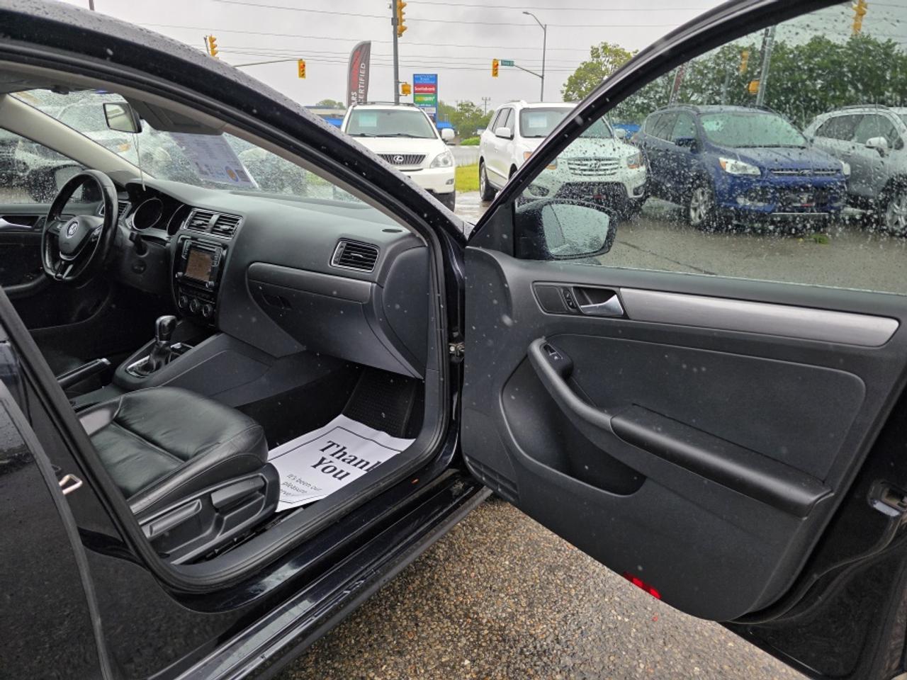 2016 Volkswagen Jetta ***LEATHER | NAVIGATION | SUNROOF | DRIVES GREAT!! Photo