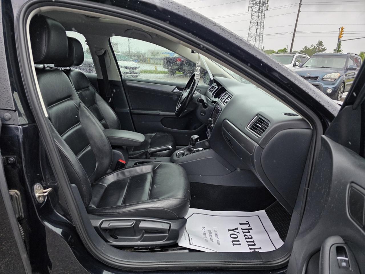 2016 Volkswagen Jetta ***LEATHER | NAVIGATION | SUNROOF | DRIVES GREAT!! Photo