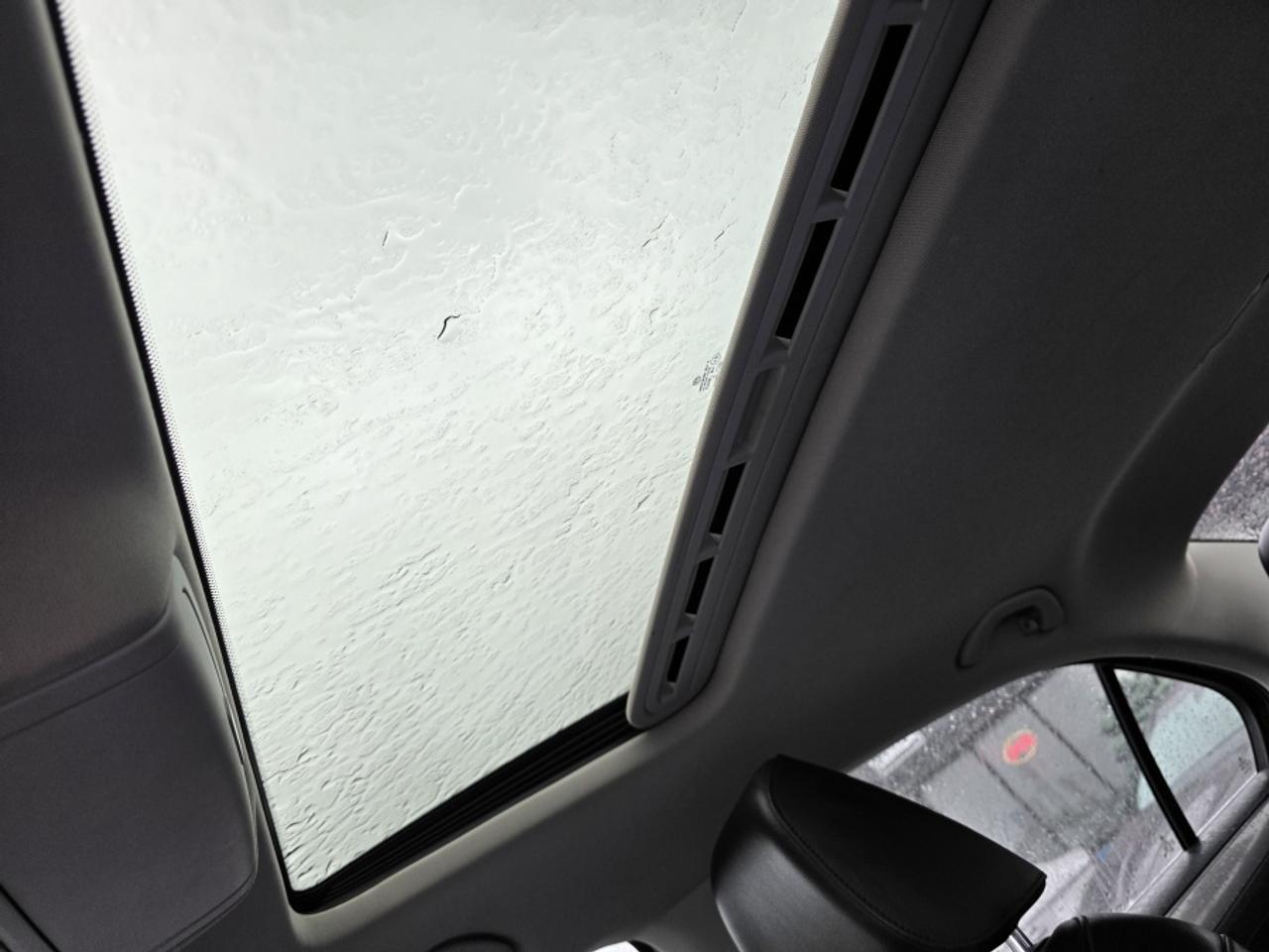 2016 Volkswagen Jetta ***LEATHER | NAVIGATION | SUNROOF DRIVES GREAT!!! Photo