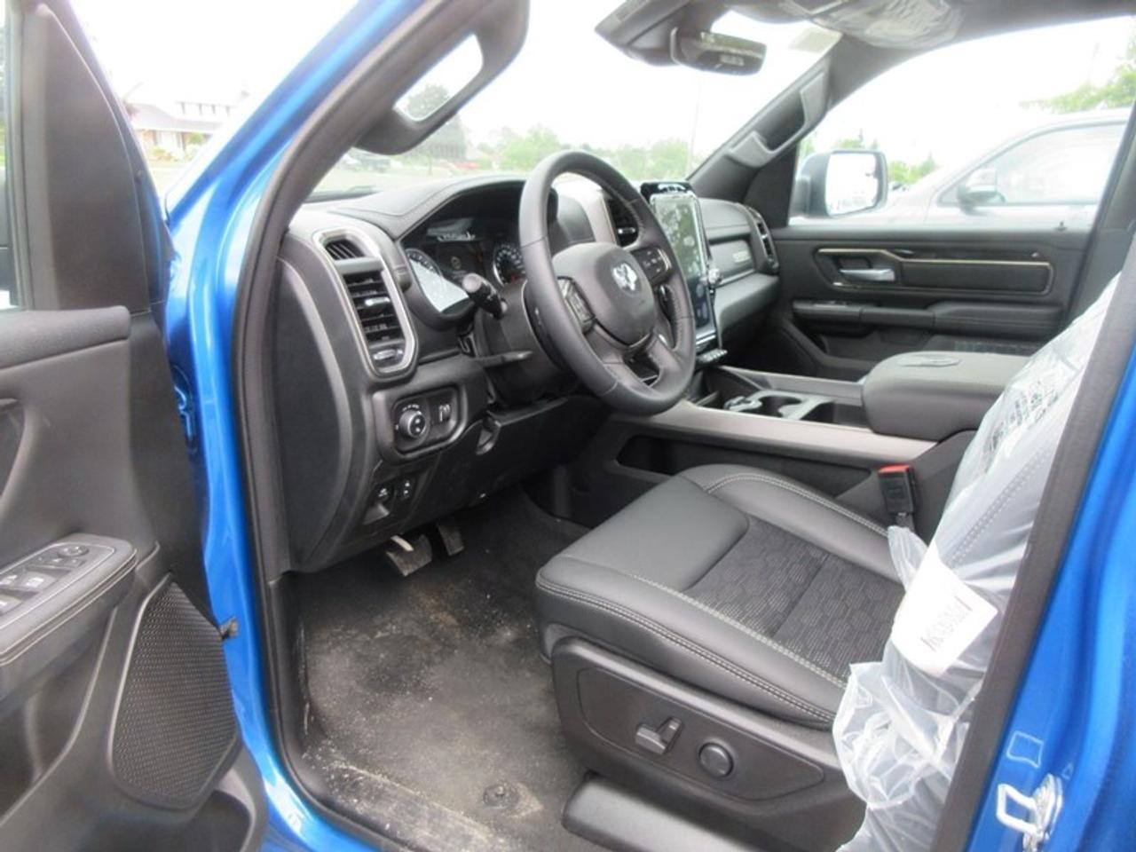 2022 RAM 1500 Sport Crew Cab Photo4