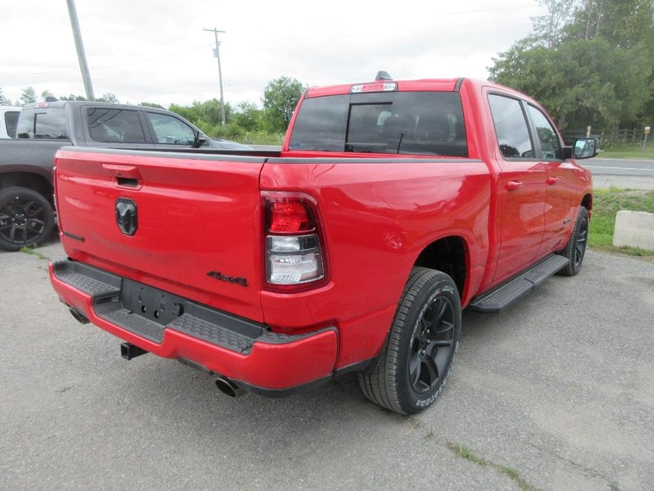 2022 RAM 1500 Crew Cab Big Horn 4X4 Photo2