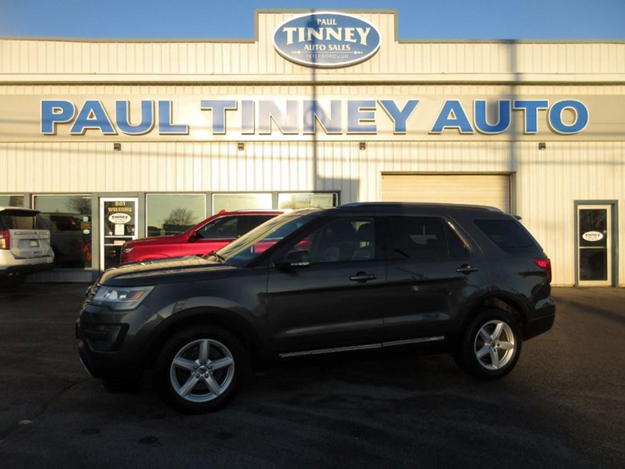 2016 Ford Explorer XLT Photo1
