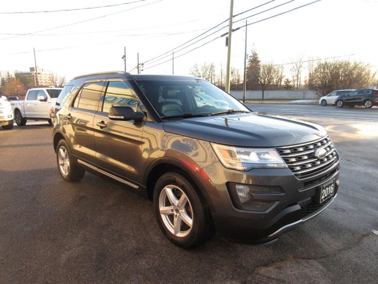 2016 Ford Explorer XLT Photo4