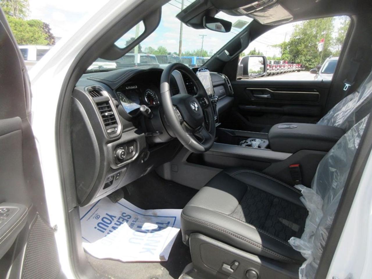 2022 RAM 1500 Sport Crew Cab Photo4