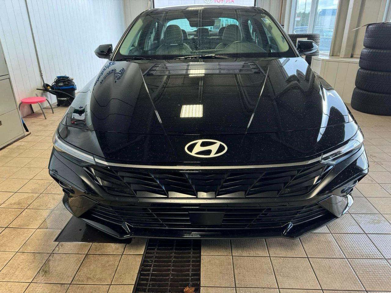 2024 Hyundai Elantra Luxury Photo