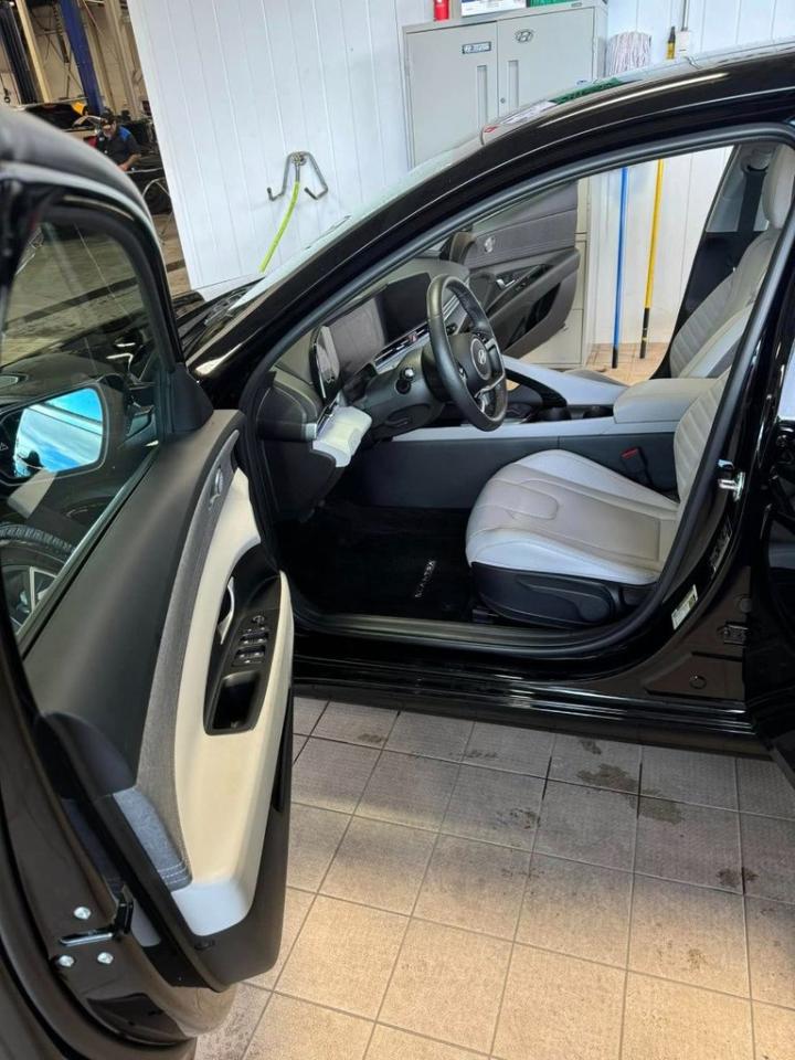 2024 Hyundai Elantra Luxury Photo