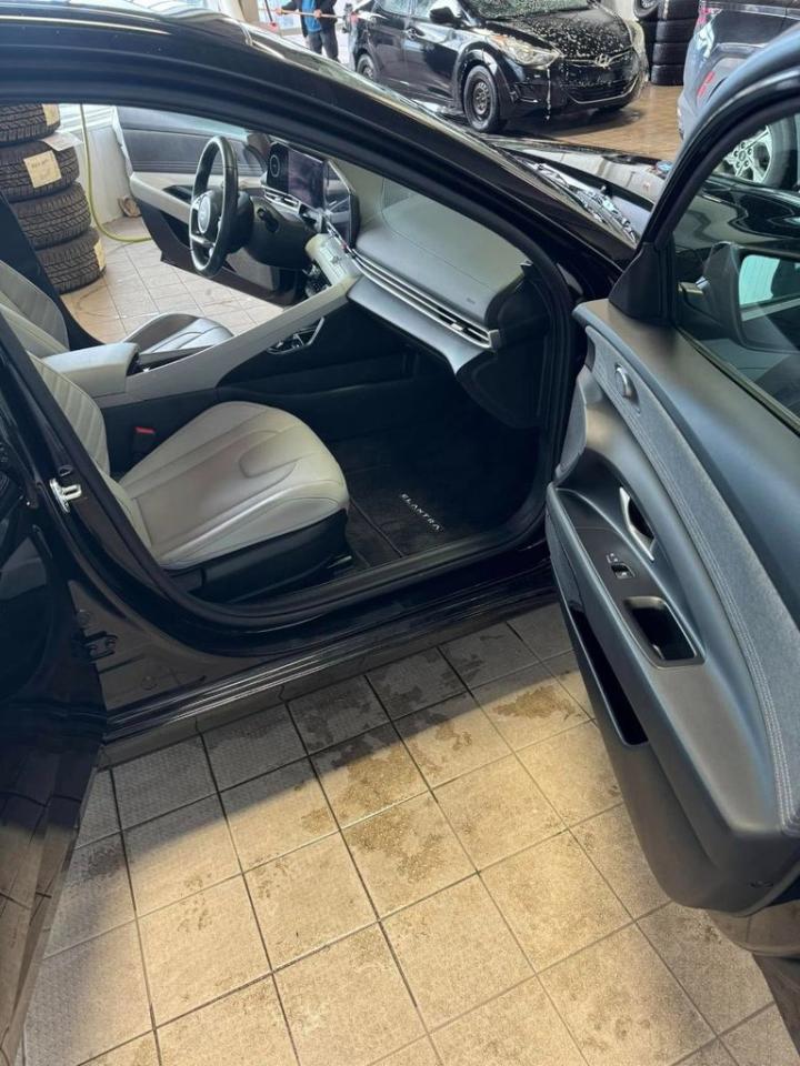 2024 Hyundai Elantra Luxury Photo