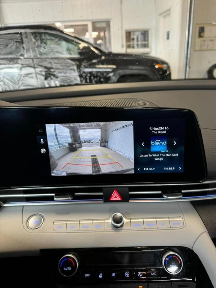 2024 Hyundai Elantra Luxury Photo