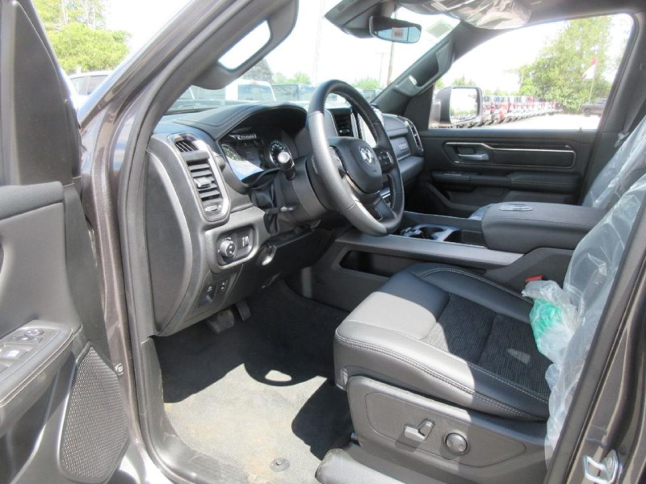 2022 RAM 1500 Sport Crew Cab Photo4