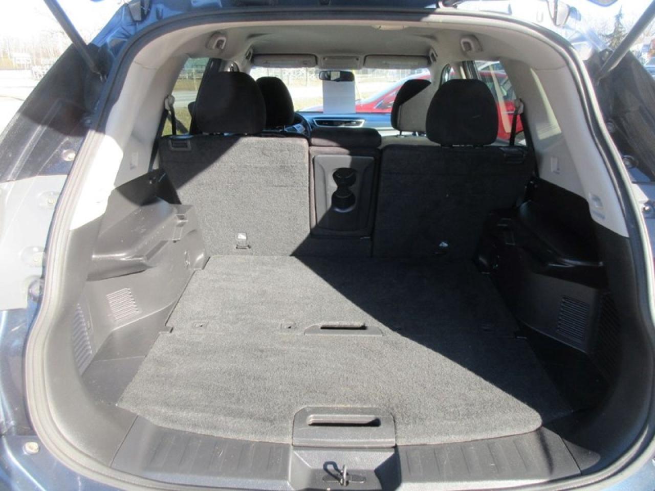 2016 Nissan Rogue Sv FWD Photo