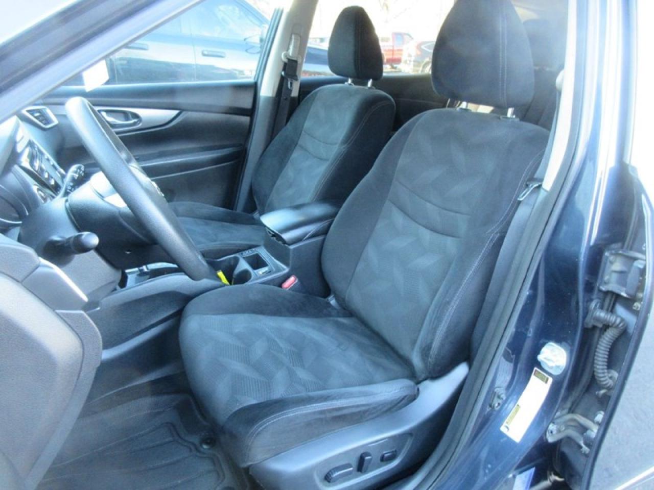 2016 Nissan Rogue Sv FWD Photo