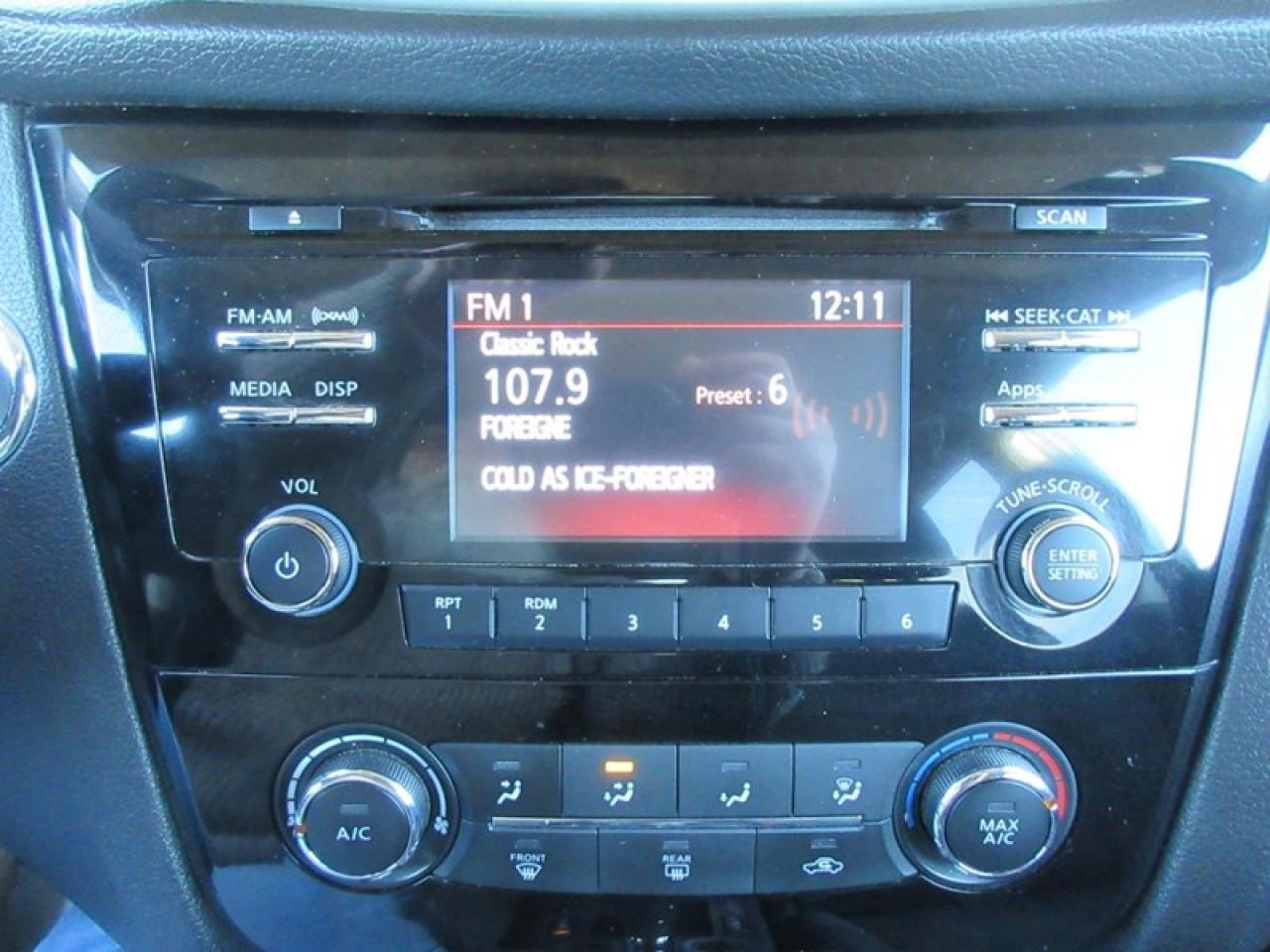 2016 Nissan Rogue Sv FWD Photo