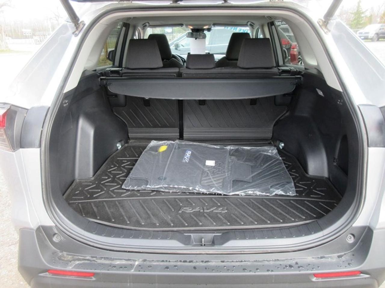 2019 Toyota RAV4 XLE FWD Photo4