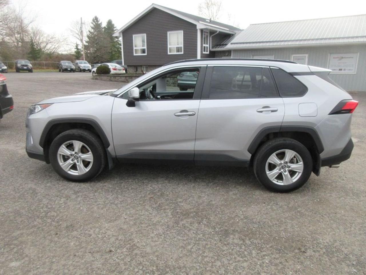 2019 Toyota RAV4 XLE FWD Photo5