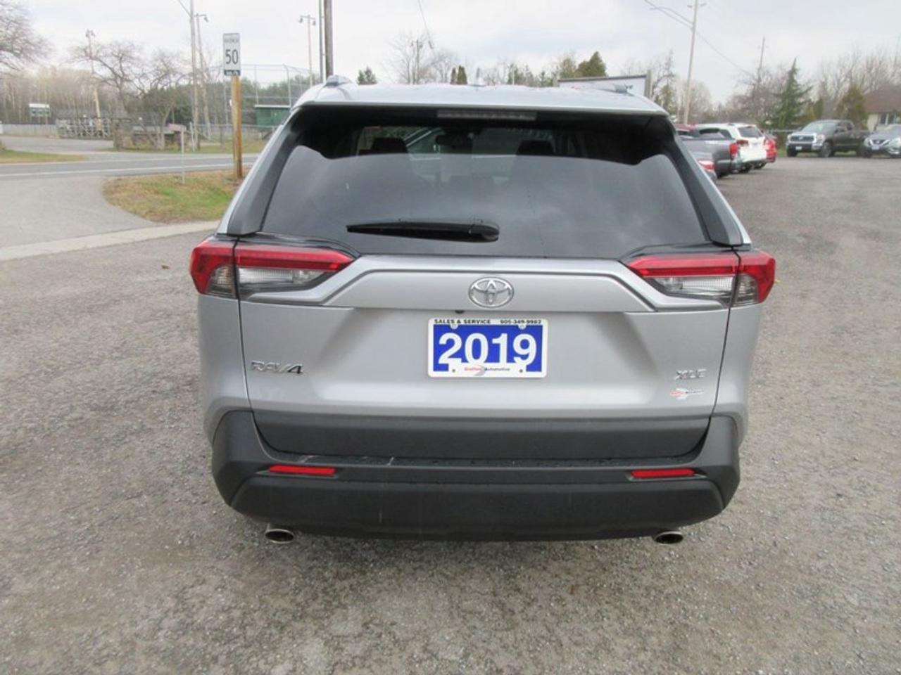 2019 Toyota RAV4 XLE FWD Photo3