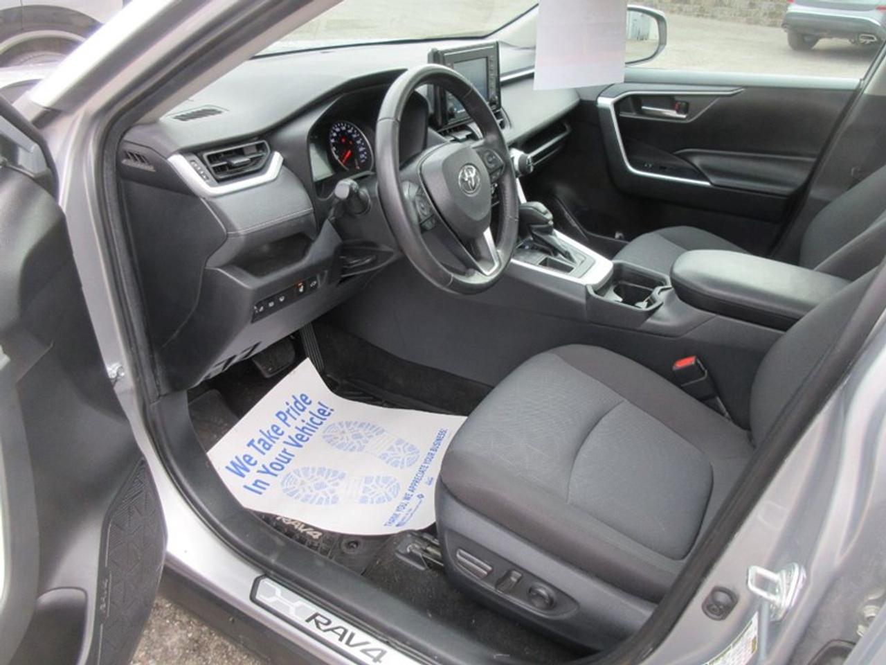 2019 Toyota RAV4 XLE FWD Photo