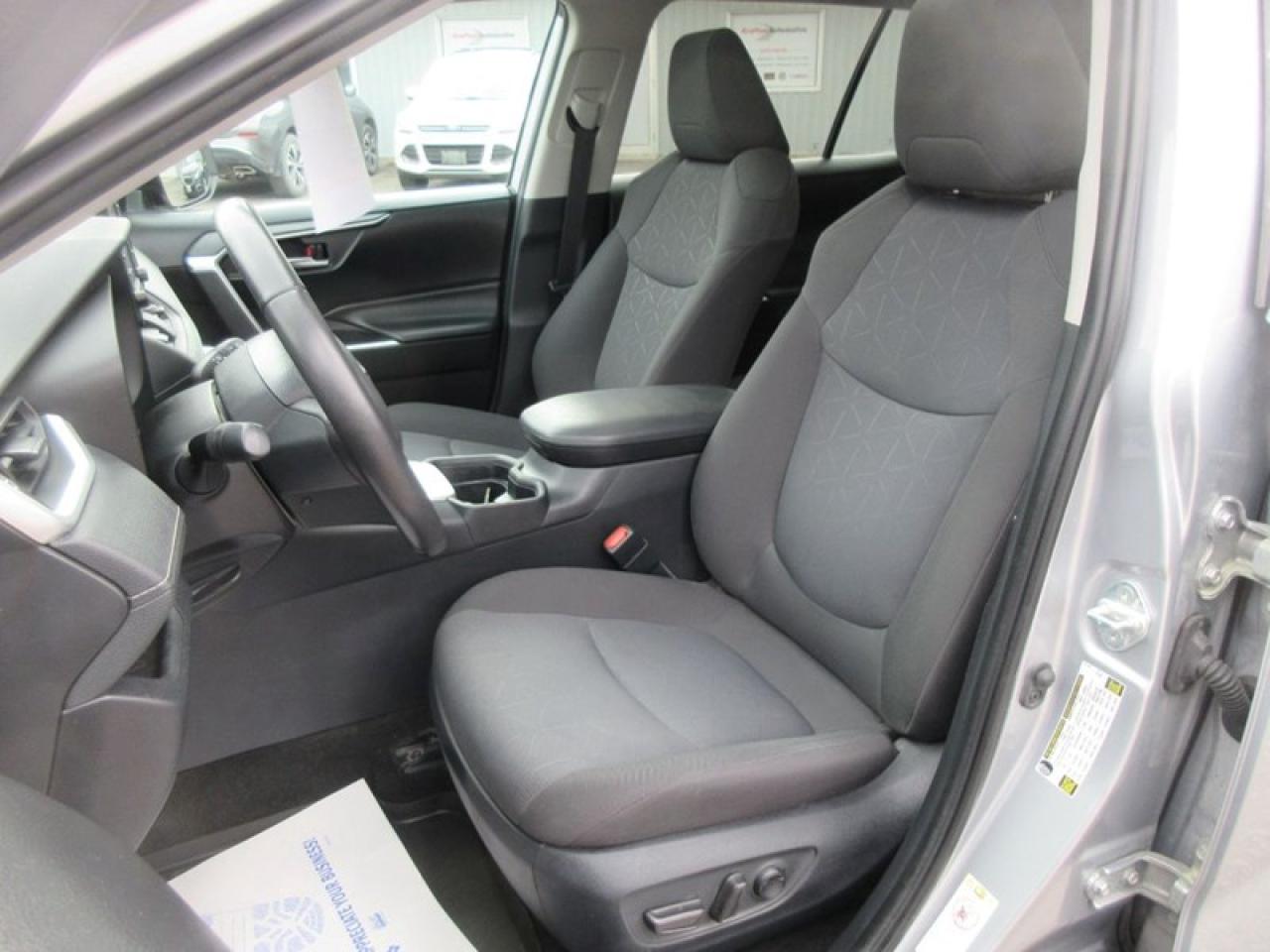 2019 Toyota RAV4 XLE FWD Photo