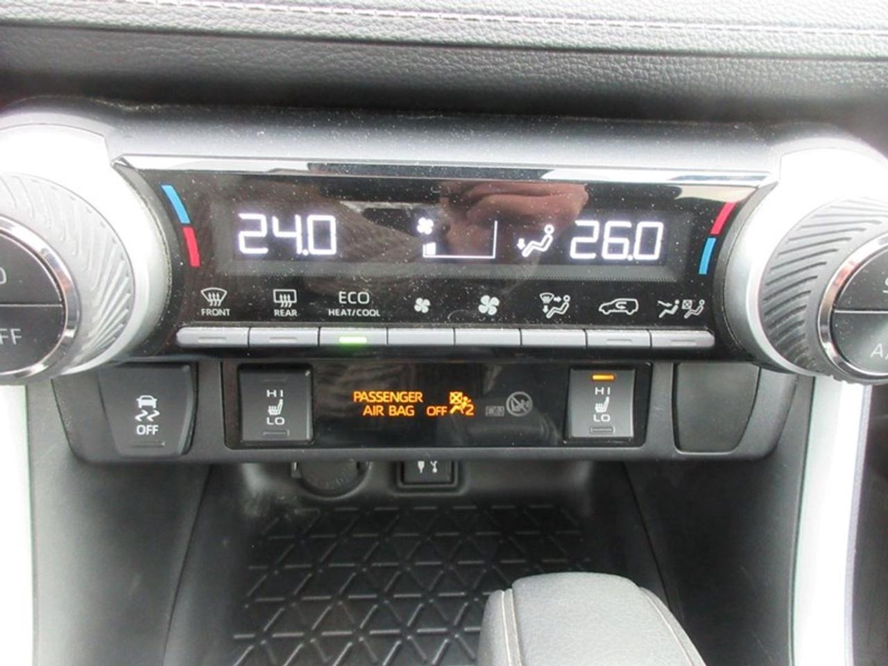 2019 Toyota RAV4 XLE FWD Photo