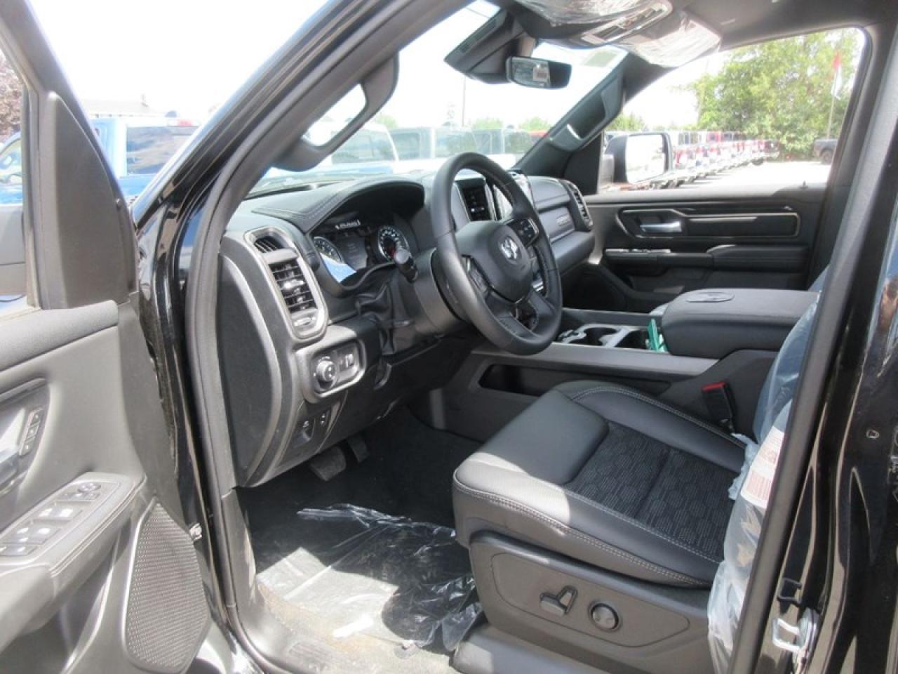 2022 RAM 1500 Sport Crew Cab Photo4