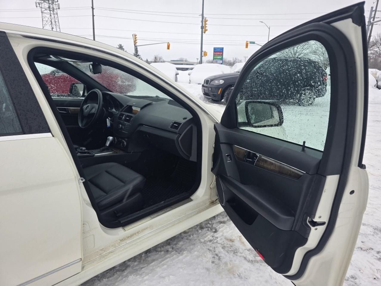 2009 Mercedes-Benz C-Class C-CLASS 4MATIC | CLEAN CARFAX Photo
