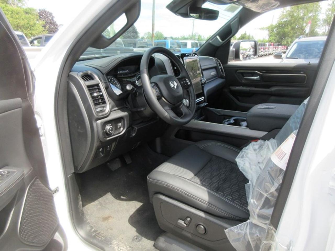 2022 RAM 1500 Sport Crew Cab Photo4