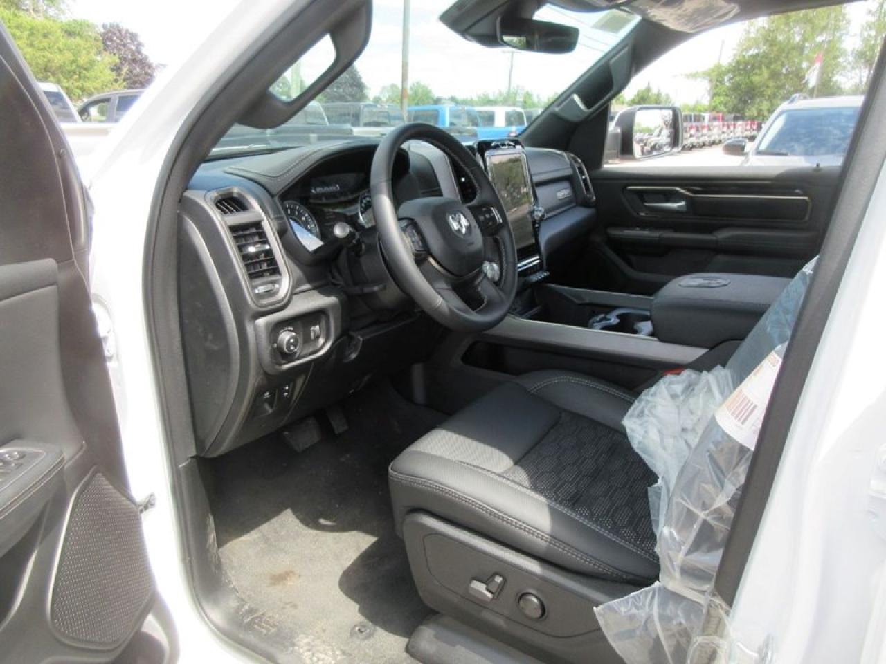 2022 RAM 1500 Sport Crew Cab Photo4