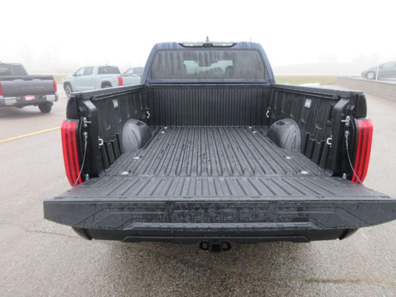 2024 Toyota Tundra Limited CREW MAX Photo4