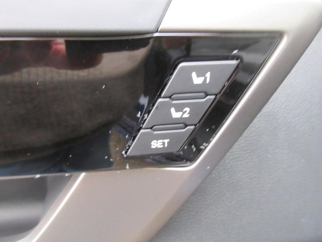 2024 Toyota Tundra Limited CREW MAX Photo