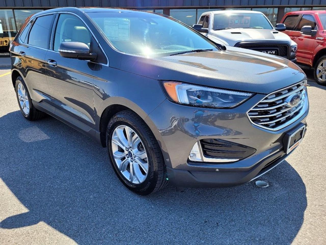2020 Ford Edge Titanium AWD Photo5