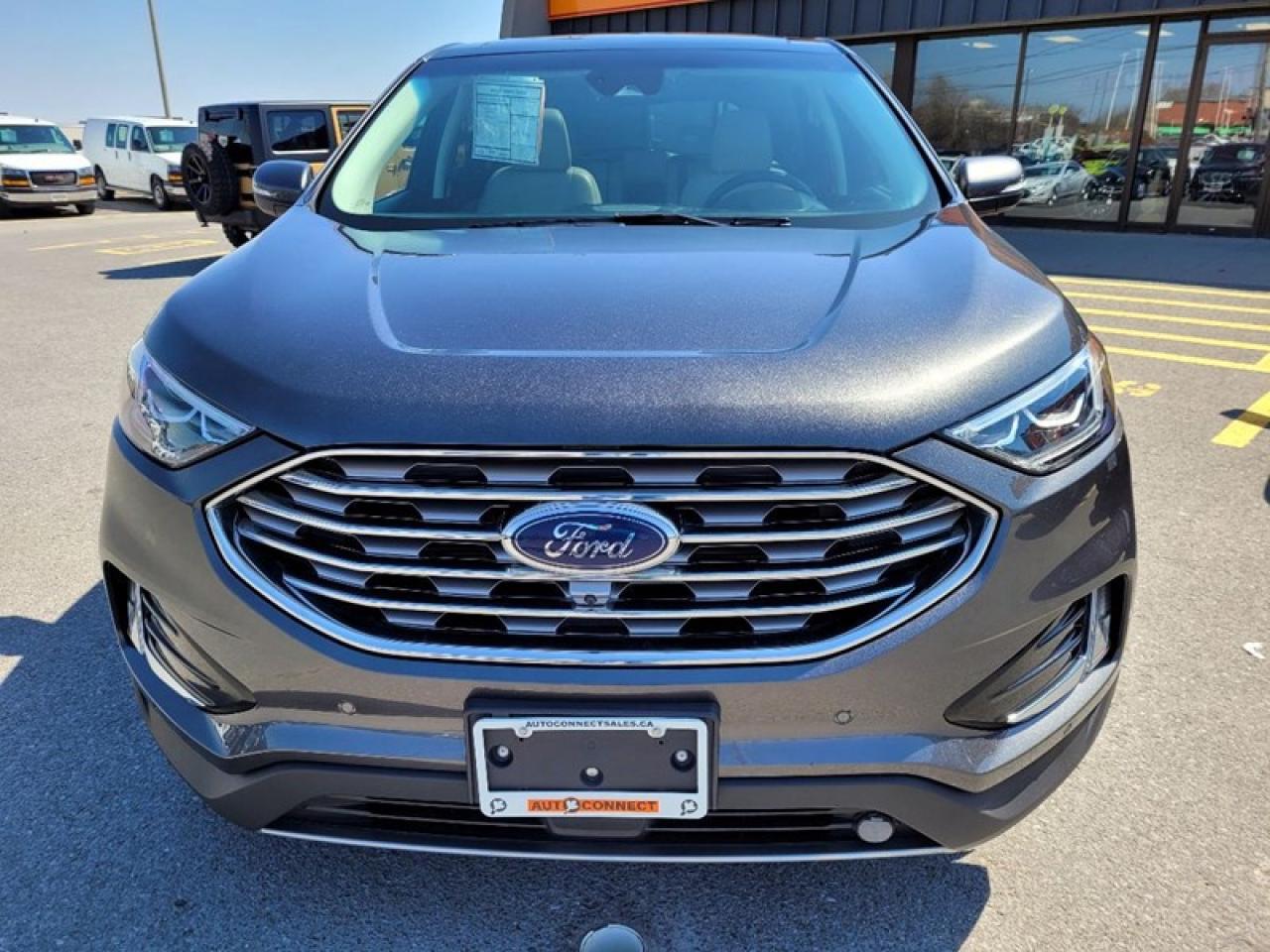 2020 Ford Edge Titanium AWD Photo2