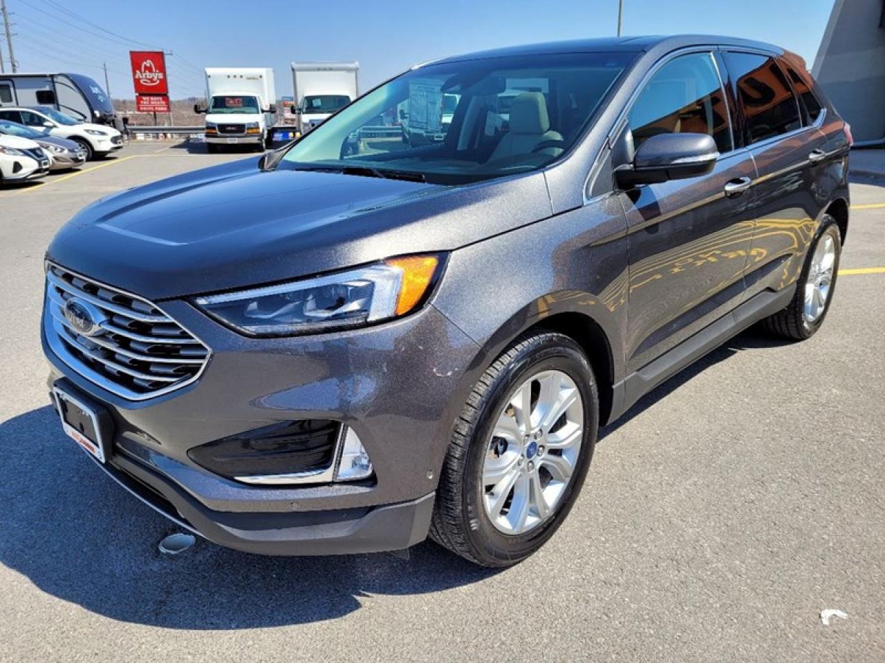 2020 Ford Edge Titanium AWD Photo3