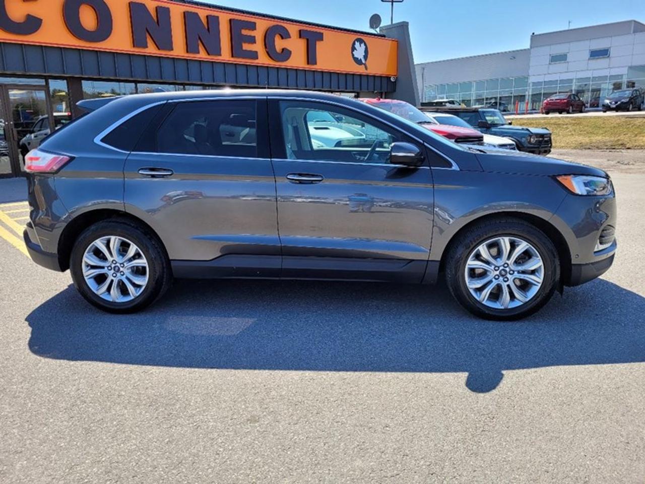 2020 Ford Edge Titanium AWD Photo4
