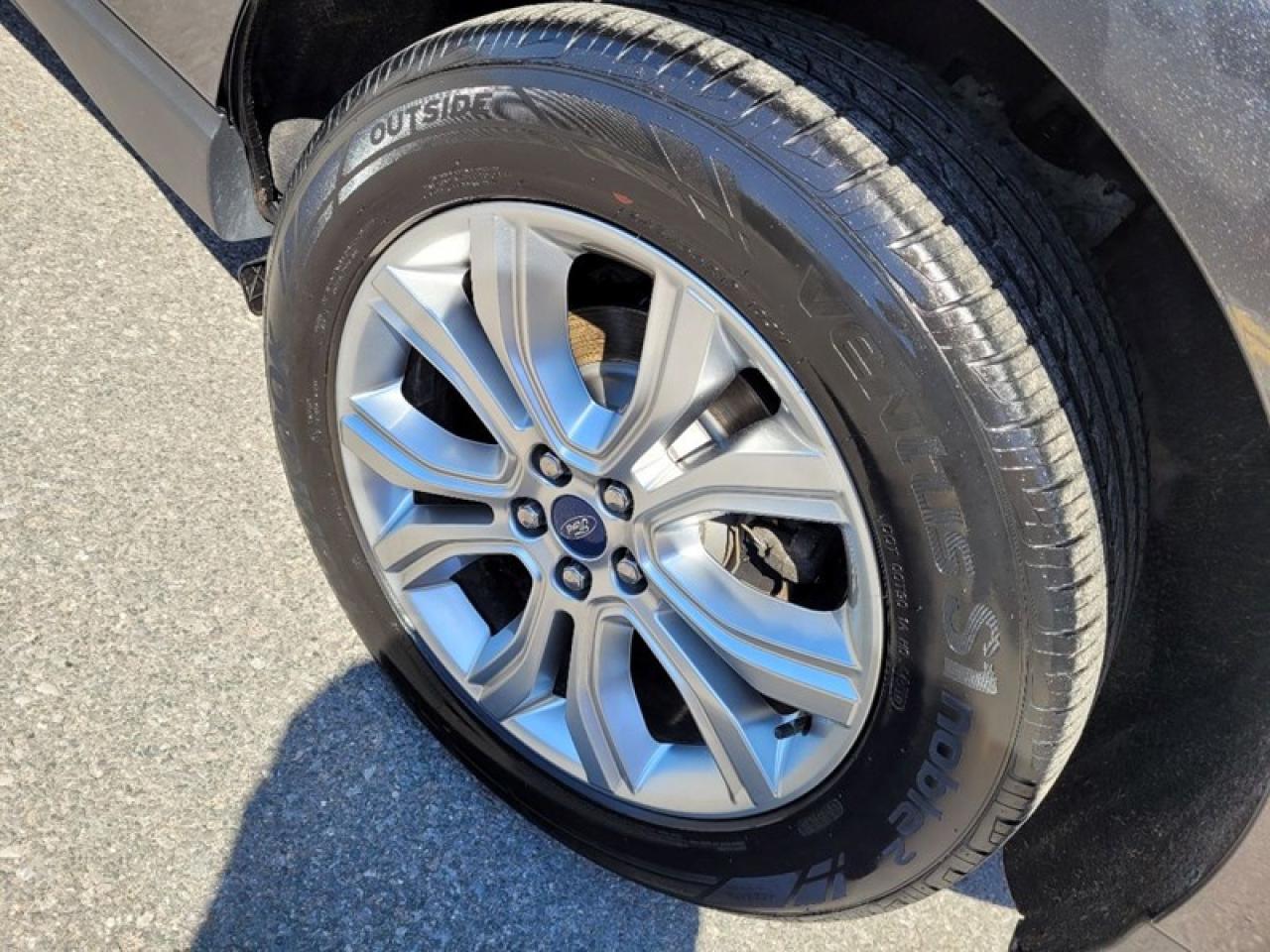 2020 Ford Edge Titanium AWD Photo