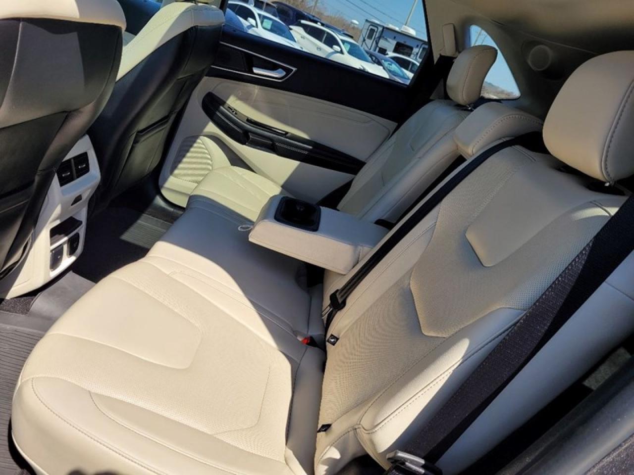 2020 Ford Edge Titanium AWD Photo