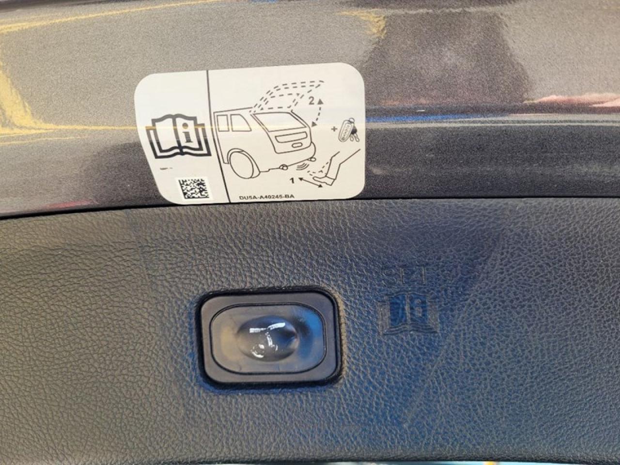 2020 Ford Edge Titanium AWD Photo