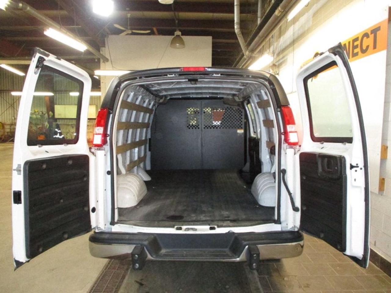 2020 GMC Savana G2500 Photo3