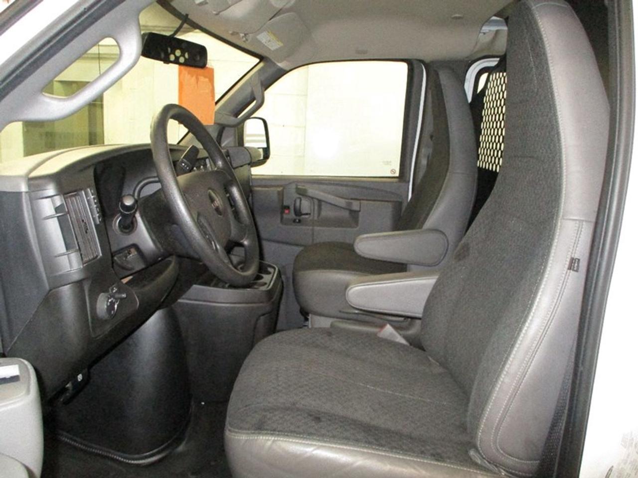 2020 GMC Savana G2500 Photo