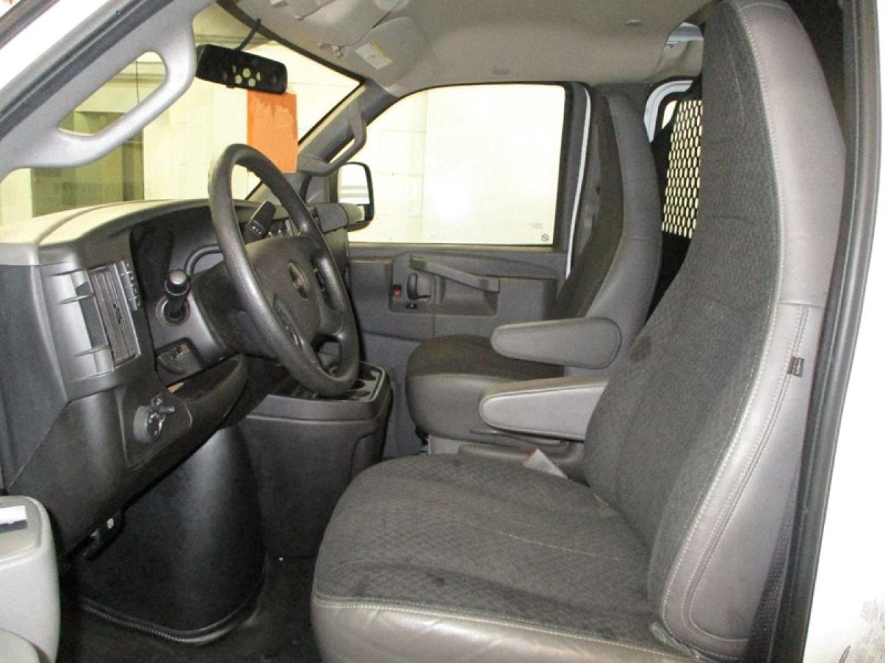 2020 GMC Savana G2500 Photo2