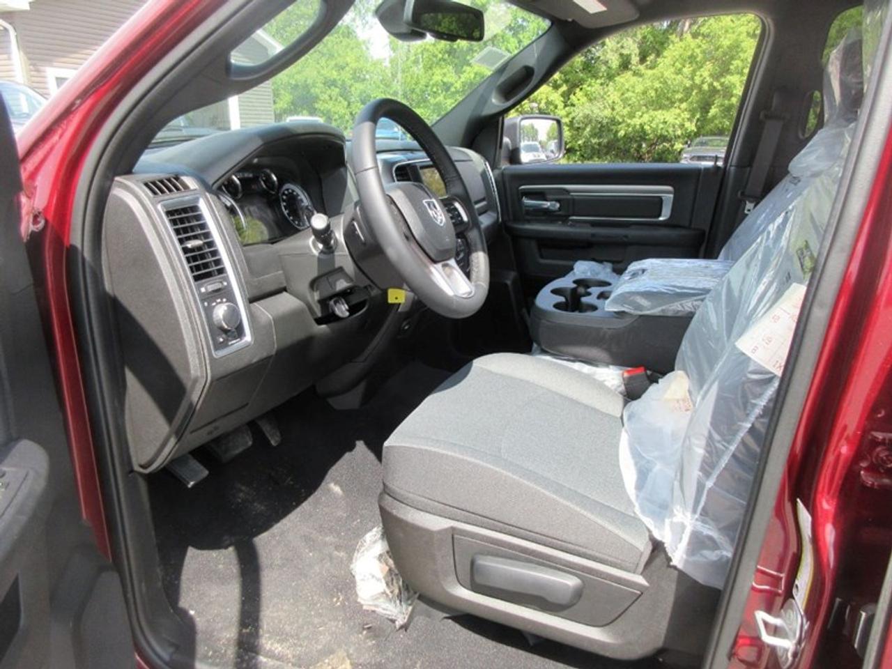 2022 RAM 1500 Classic Warlock Crew Cab Photo4