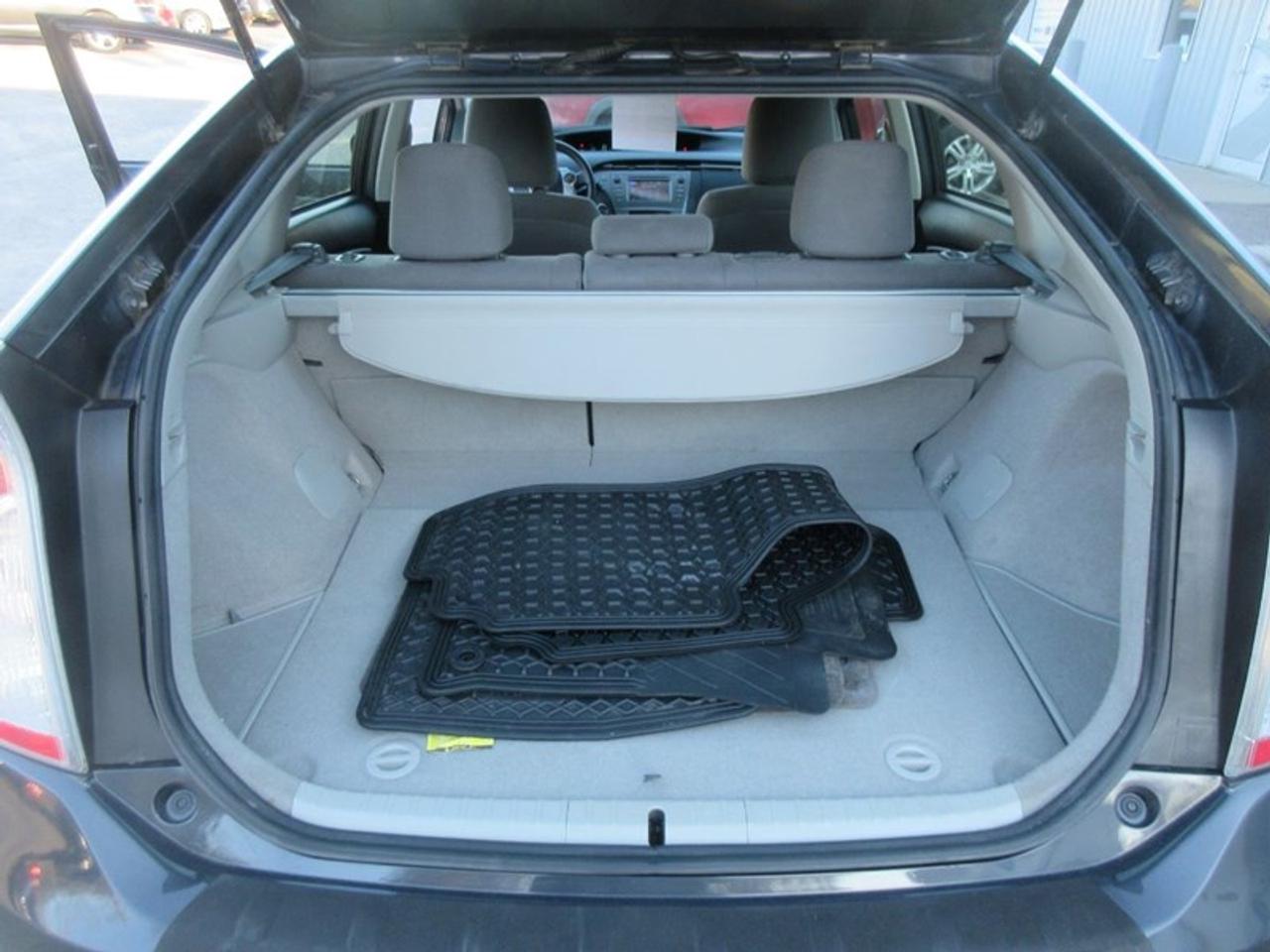 2014 Toyota Prius Hatchback Photo4