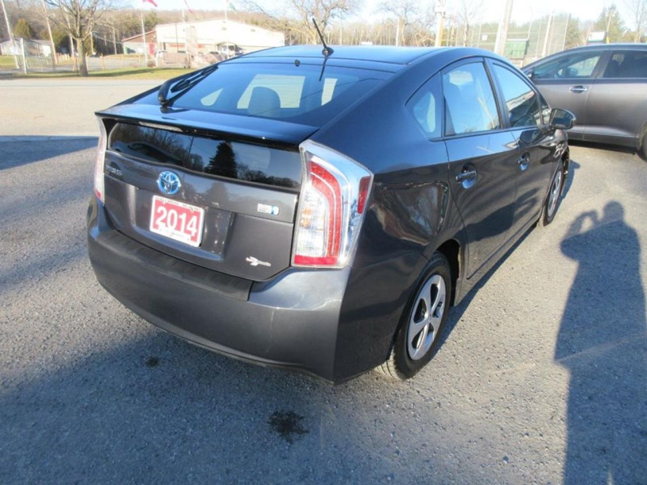 2014 Toyota Prius Hatchback Photo