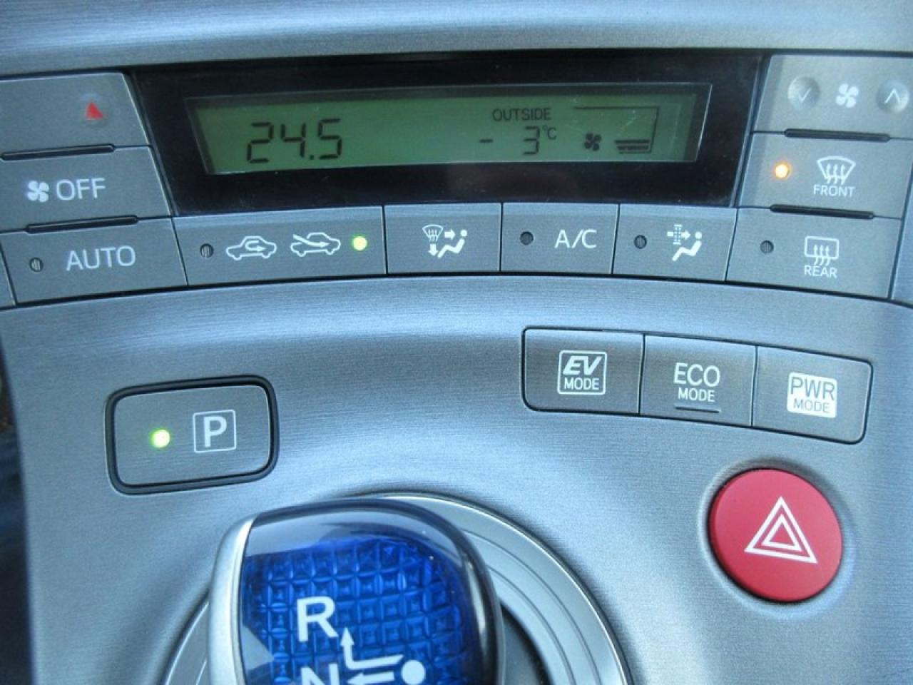 2014 Toyota Prius Hatchback Photo