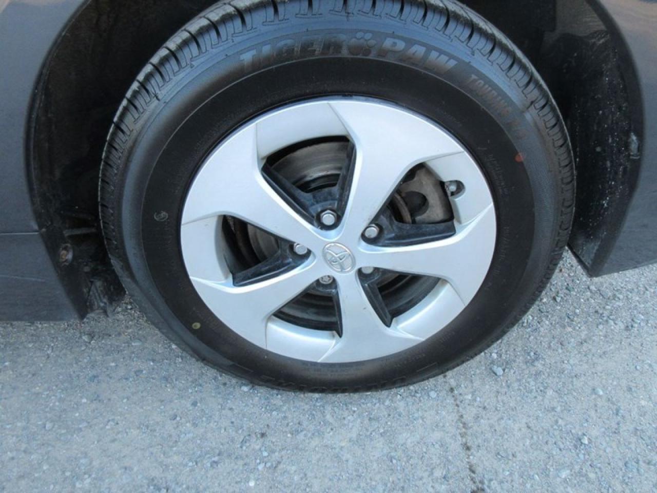 2014 Toyota Prius Hatchback Photo