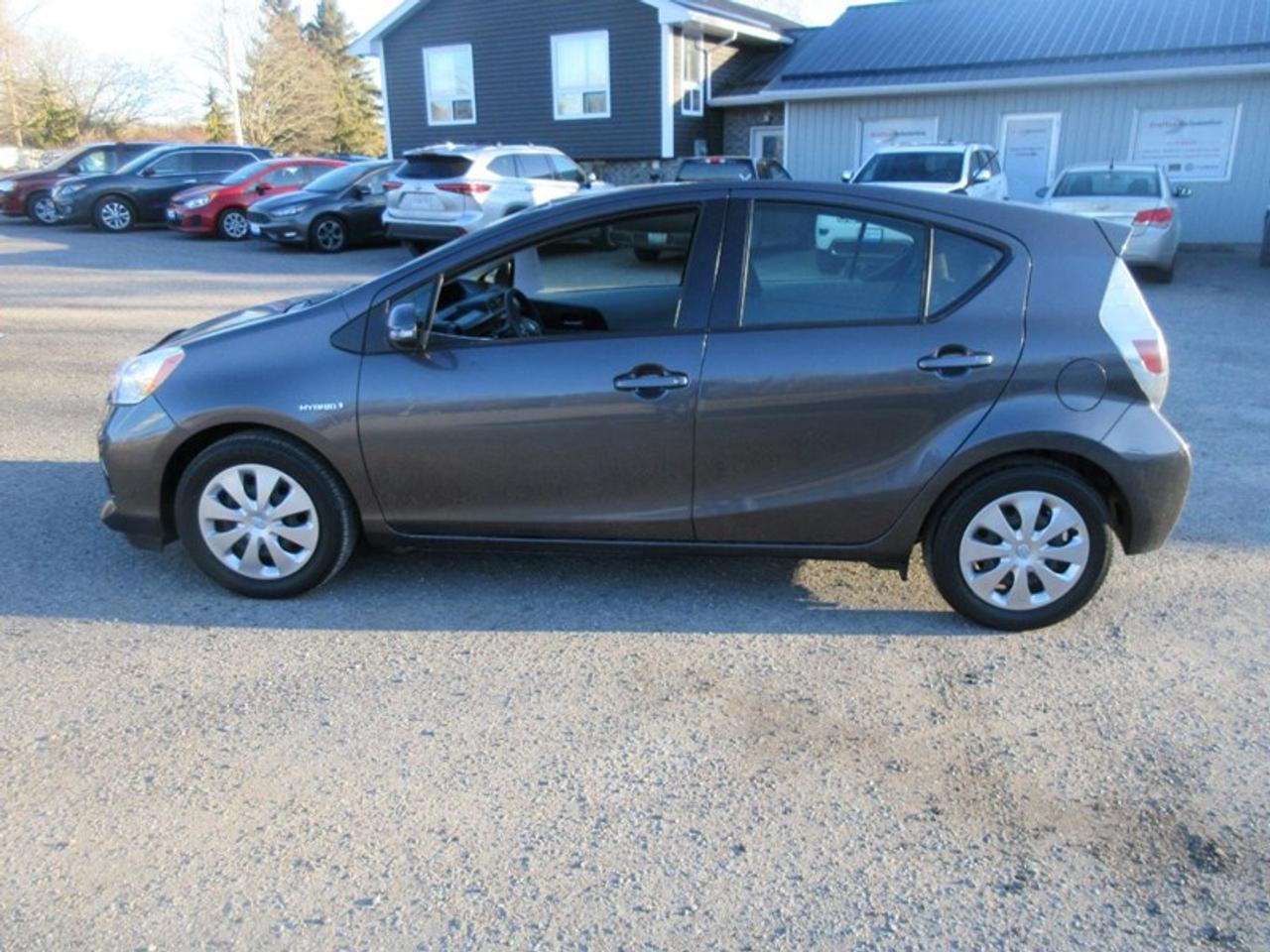 2014 Toyota Prius c Hatchback Photo5