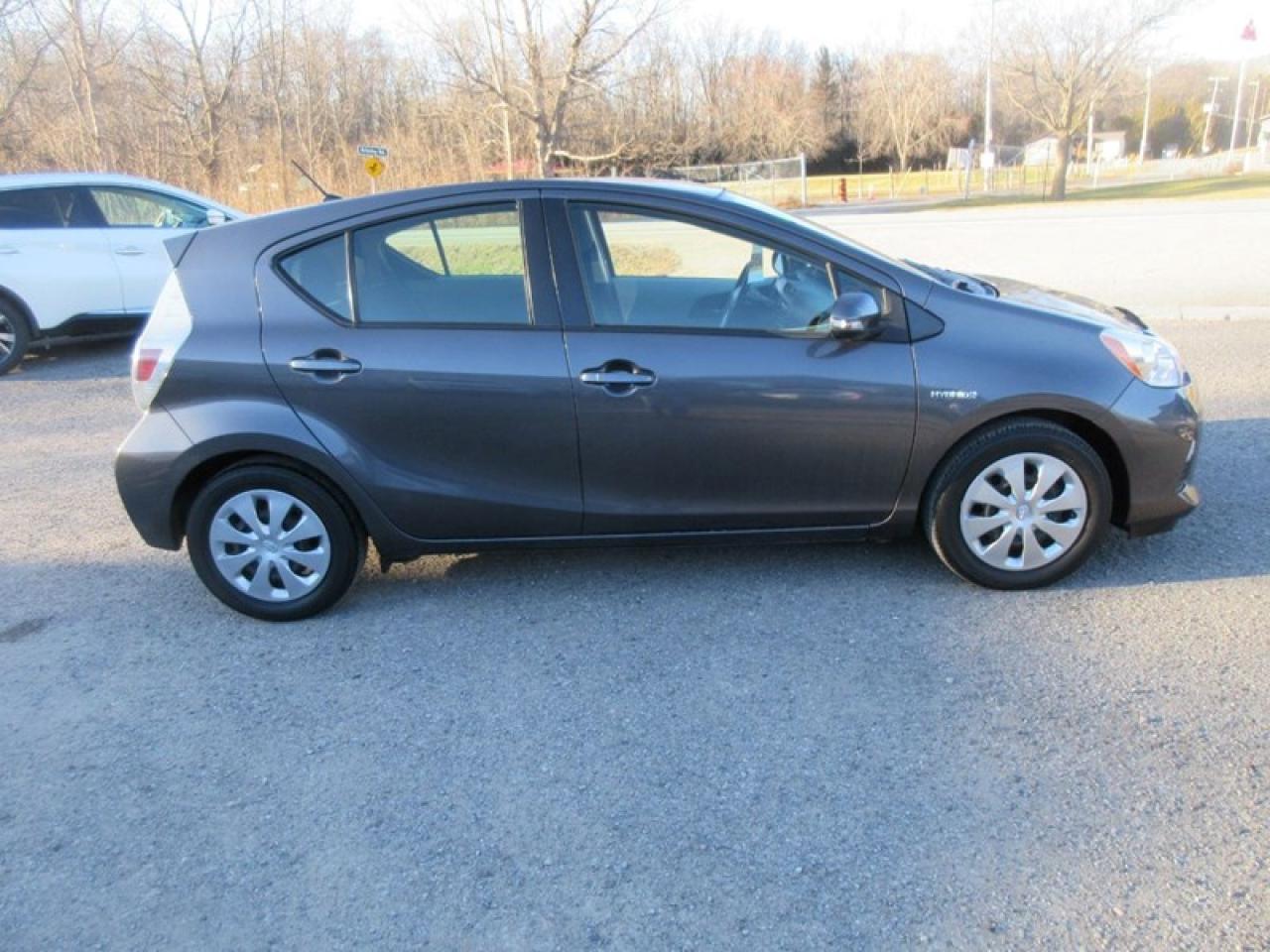 2014 Toyota Prius c Hatchback Photo