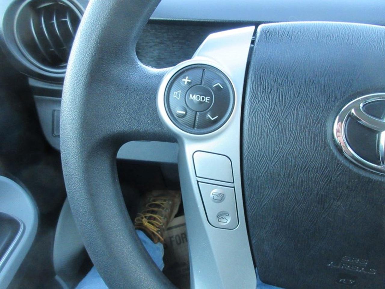 2014 Toyota Prius c Hatchback Photo