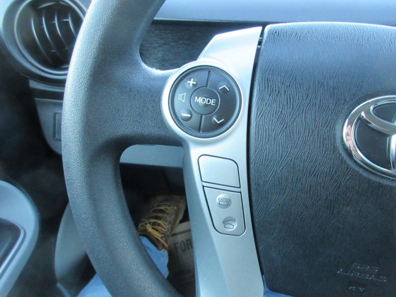 2014 Toyota Prius c Hatchback Photo