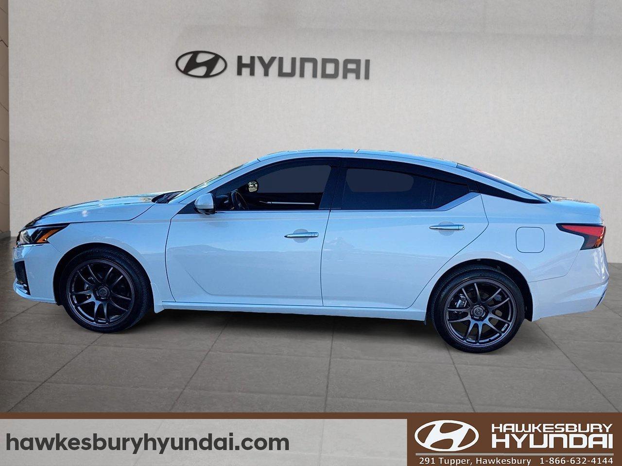 2024 Nissan Altima Platinum Photo4