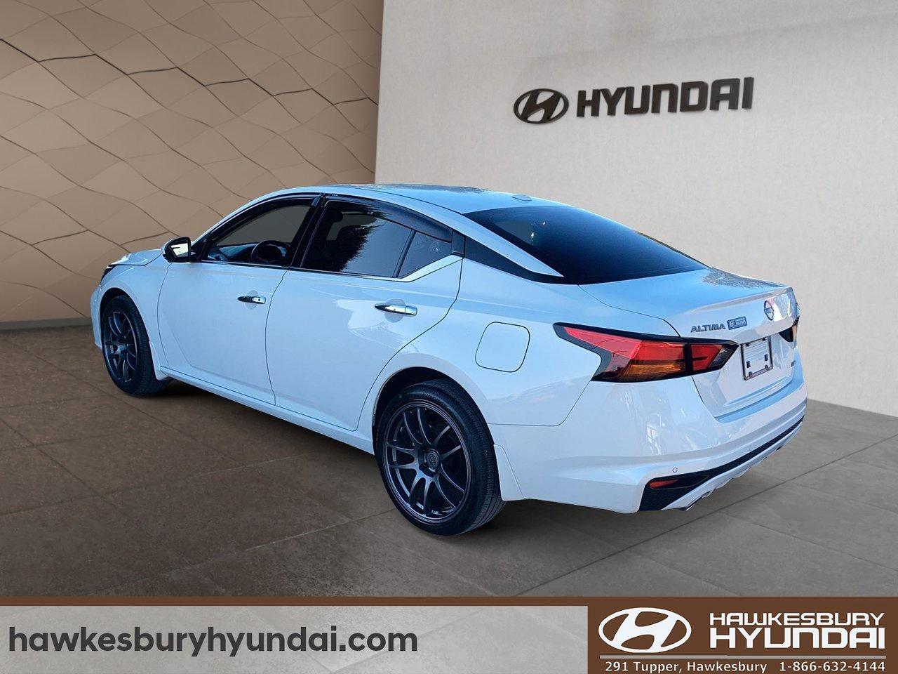 2024 Nissan Altima Platinum Photo