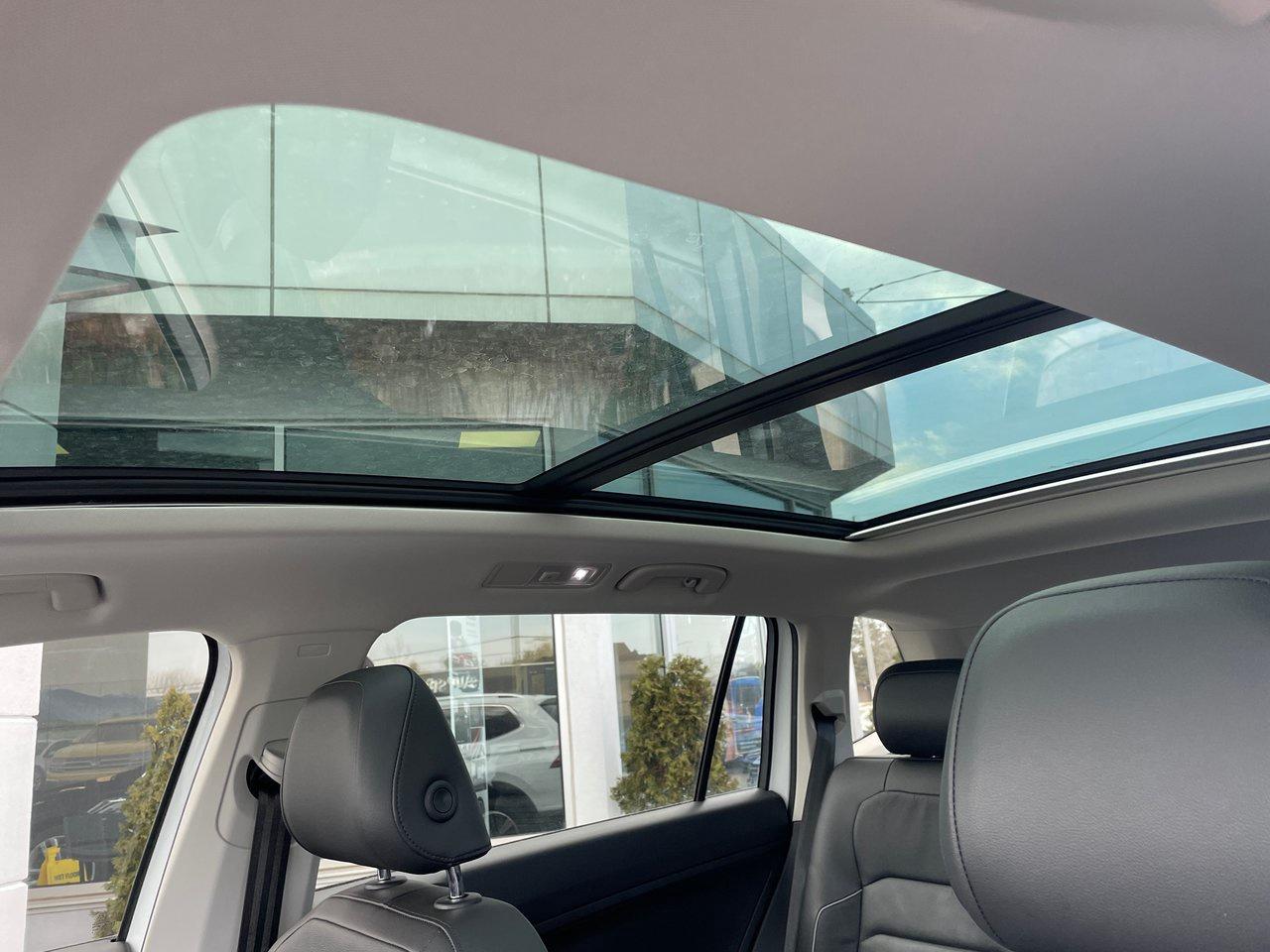 2018 Volkswagen Tiguan Highline 2.0T 8sp at w/Tip 4M Photo